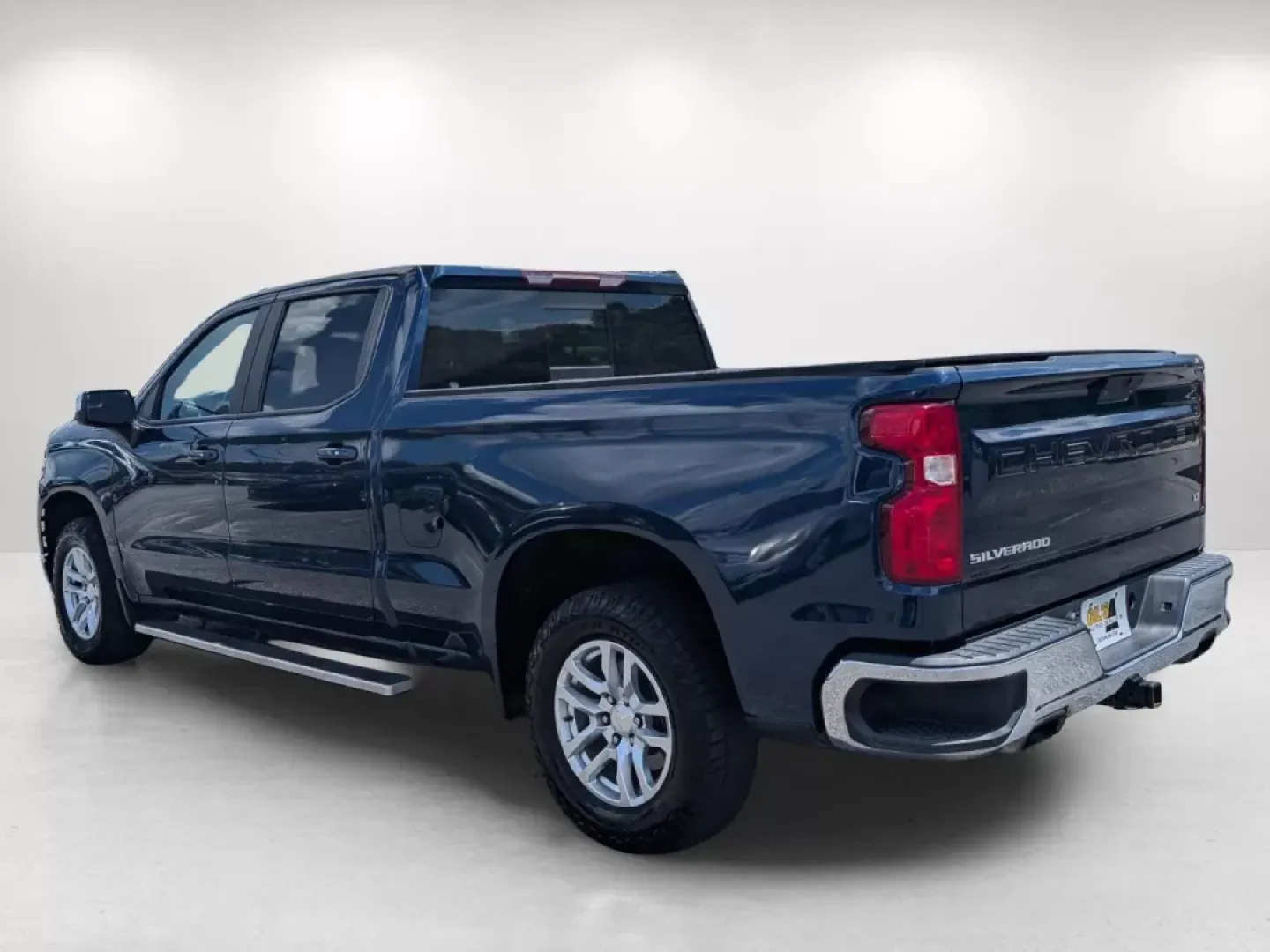 2019 /Jet Black Chevrolet Silverado 1500 LT (3GCUYDED8KG) with an Other engine, located at 3959 U.S. 80 W, Phenix City, AL, 36870, (334) 297-4885, 32.469296, -85.135185 - Discover the thrill of adventure with this 2019 Chevrolet Silverado 1500 LT, a pickup truck designed for those who crave both ruggedness and comfort, perfect for weekend getaways or daily commuting in Phenix City, AL. Whether you're a growing family needing extra space or a weekend warrior ready for - Photo#6