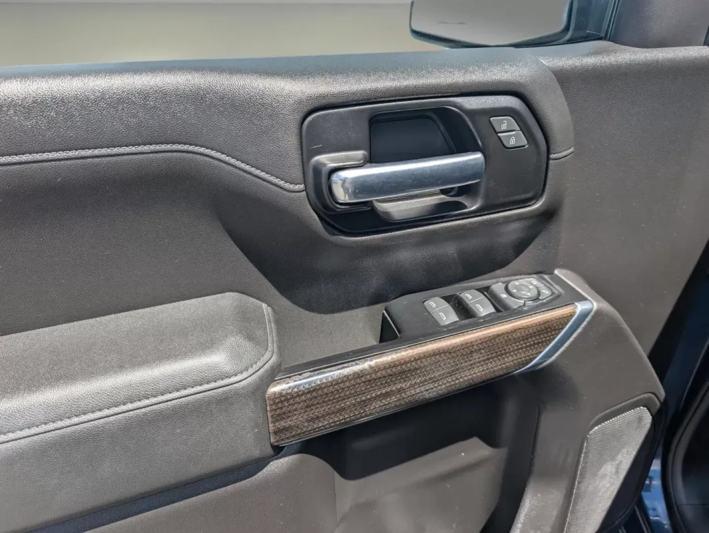2019 /Jet Black Chevrolet Silverado 1500 LT (3GCUYDED8KG) with an Other engine, located at 3959 U.S. 80 W, Phenix City, AL, 36870, (334) 297-4885, 32.469296, -85.135185 - Discover the thrill of adventure with this 2019 Chevrolet Silverado 1500 LT, a pickup truck designed for those who crave both ruggedness and comfort, perfect for weekend getaways or daily commuting in Phenix City, AL. Whether you're a growing family needing extra space or a weekend warrior ready for - Photo#8