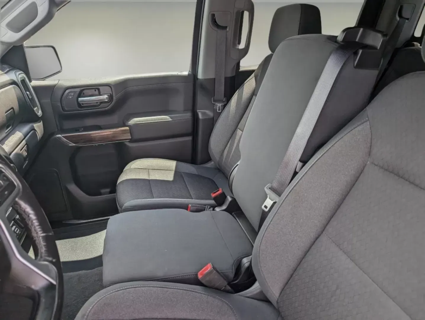 2019 /Jet Black Chevrolet Silverado 1500 LT (3GCUYDED8KG) with an Other engine, located at 3959 U.S. 80 W, Phenix City, AL, 36870, (334) 297-4885, 32.469296, -85.135185 - Discover the thrill of adventure with this 2019 Chevrolet Silverado 1500 LT, a pickup truck designed for those who crave both ruggedness and comfort, perfect for weekend getaways or daily commuting in Phenix City, AL. Whether you're a growing family needing extra space or a weekend warrior ready for - Photo#10
