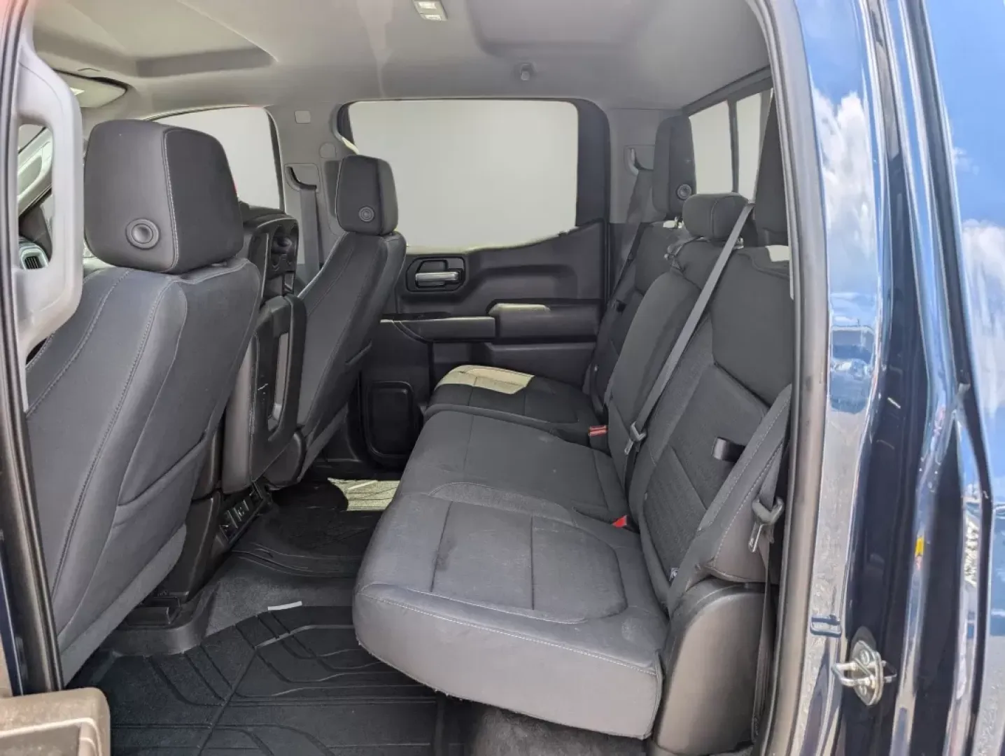 2019 /Jet Black Chevrolet Silverado 1500 LT (3GCUYDED8KG) with an Other engine, located at 3959 U.S. 80 W, Phenix City, AL, 36870, (334) 297-4885, 32.469296, -85.135185 - Discover the thrill of adventure with this 2019 Chevrolet Silverado 1500 LT, a pickup truck designed for those who crave both ruggedness and comfort, perfect for weekend getaways or daily commuting in Phenix City, AL. Whether you're a growing family needing extra space or a weekend warrior ready for - Photo#11