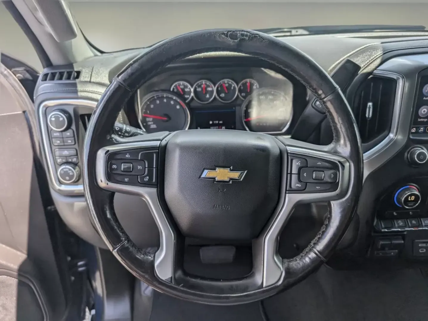 2019 /Jet Black Chevrolet Silverado 1500 LT (3GCUYDED8KG) with an Other engine, located at 3959 U.S. 80 W, Phenix City, AL, 36870, (334) 297-4885, 32.469296, -85.135185 - Discover the thrill of adventure with this 2019 Chevrolet Silverado 1500 LT, a pickup truck designed for those who crave both ruggedness and comfort, perfect for weekend getaways or daily commuting in Phenix City, AL. Whether you're a growing family needing extra space or a weekend warrior ready for - Photo#16