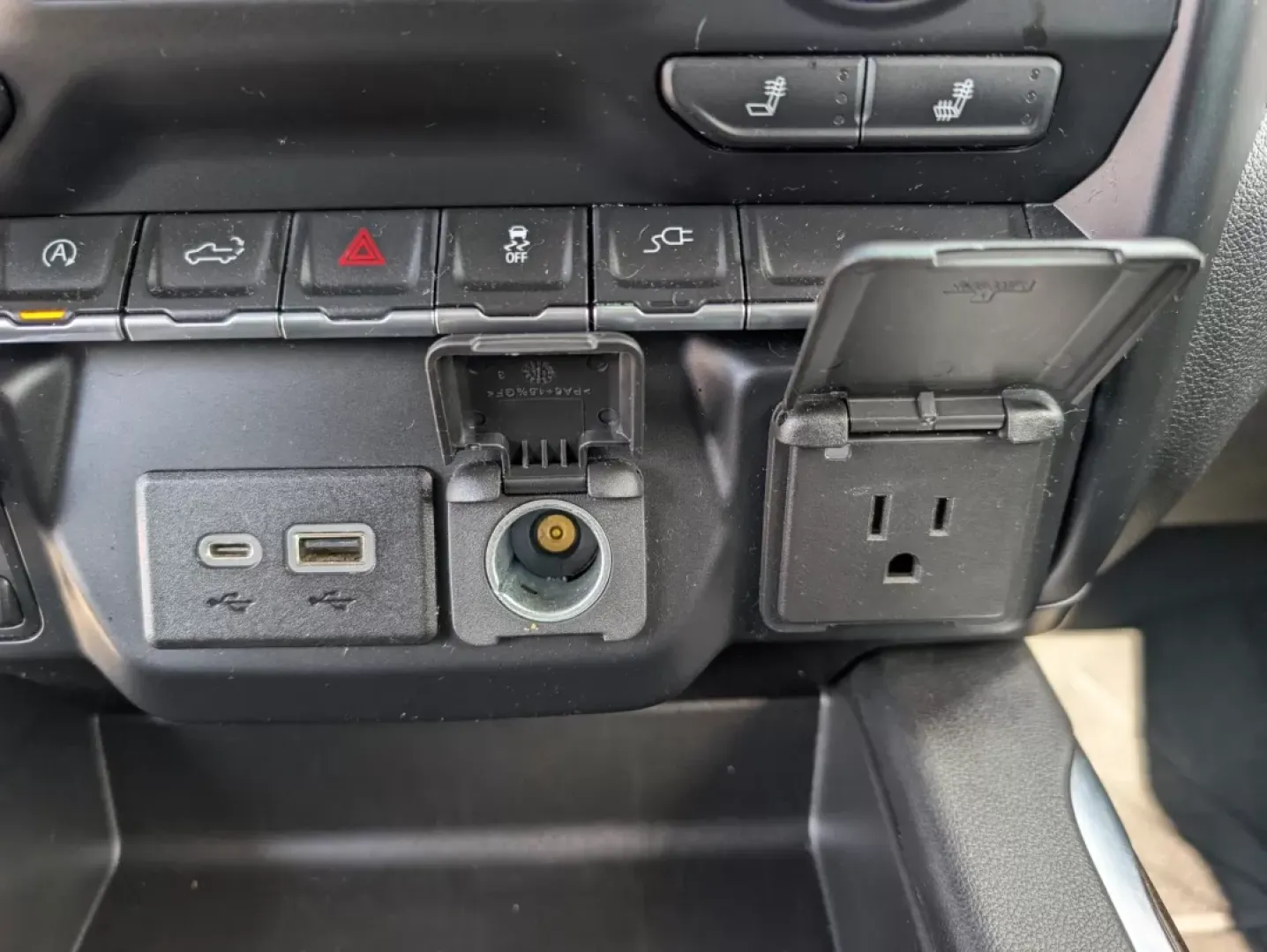 2019 /Jet Black Chevrolet Silverado 1500 LT Trail Boss (1GCPYFED5KZ) with an Other engine, located at 1430 Gateway Drive, Opelika, AL, 36801, (334) 239-0944, 32.637871, -85.409790 - **Adventure Awaits with the 2019 Chevrolet Silverado 1500 LT Trail Boss! Perfect for Weekend Warriors and Family Road Trips!**<br /> <br /> Looking for the ultimate pickup that combines rugged capability with modern comforts? Look no further than the 2019 Chevrolet Silverado 1500 LT Trail Boss, avai - Photo#12