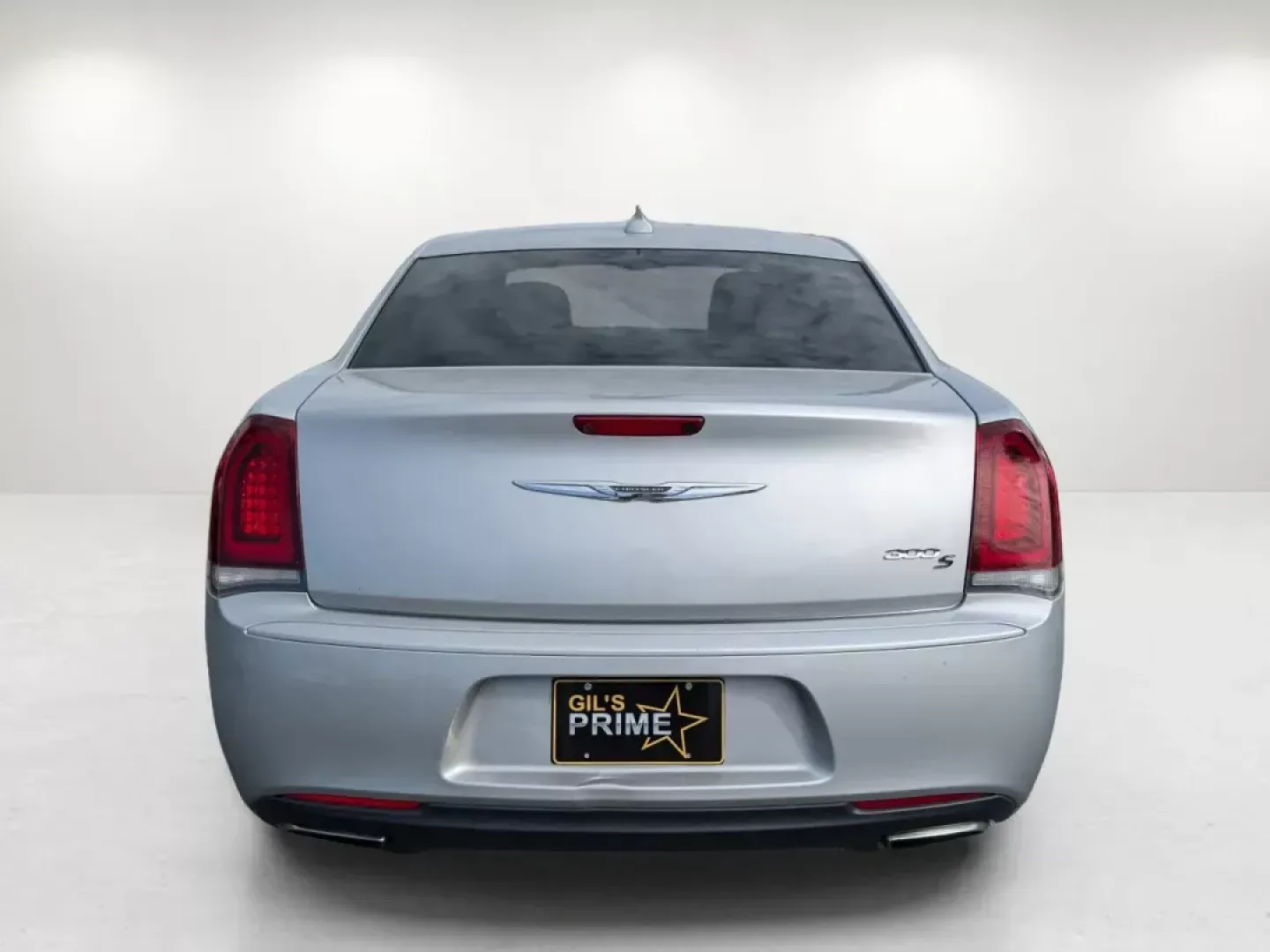 2019 /Black Chrysler 300 300S (2C3CCABG2KH) with an Regular Unleaded V-6 3.6 L/220 engine, 8-Speed Automatic w/OD transmission, located at 1430 Gateway Drive, Opelika, AL, 36801, (334) 239-0944, 32.637871, -85.409790 - 2019 Chrysler 300 300S - Photo#5