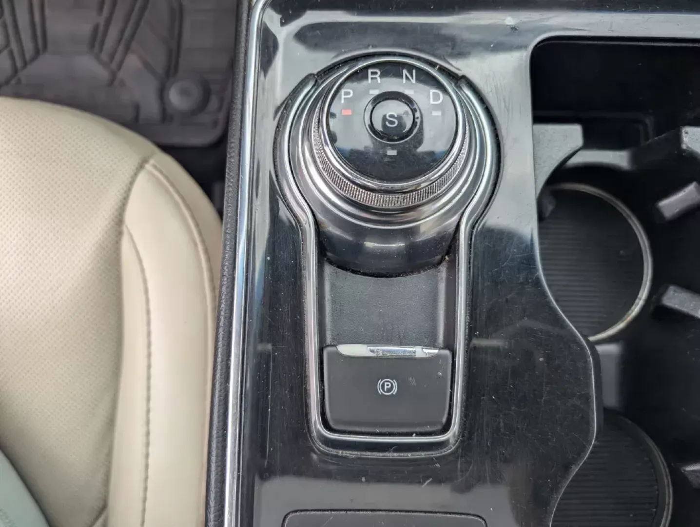 2019 Ford Edge Titanium (2FMPK3K99KB) with an Intercooled Turbo Premium Unleaded I-4 2.0 L/122 engine, 8-Speed Automatic w/OD transmission, located at 521 Old Farm Lane Rd, Prattville, AL, 36066, (334) 325-1505, 32.482460, -86.416367 - 2019 Ford Edge Titanium - Photo#15