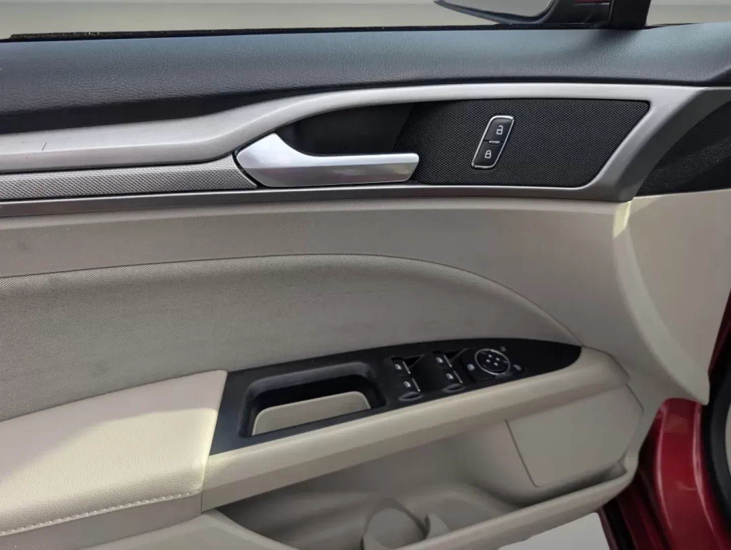 2019 Ford Fusion SE (3FA6P0HD6KR) with an Other engine, located at 5115 14th Ave., Columbus, GA, 31904, (706) 323-0345, 32.511494, -84.971046 - **Discover Your Next Adventure with the 2019 Ford Fusion SE at Gils Auto, Phenix City!**<br /> <br /> Are you searching for the perfect sedan that seamlessly combines style, comfort, and reliability? The 2019 Ford Fusion SE is your ideal companion for both daily commutes and weekend getaways. Whethe - Photo#8