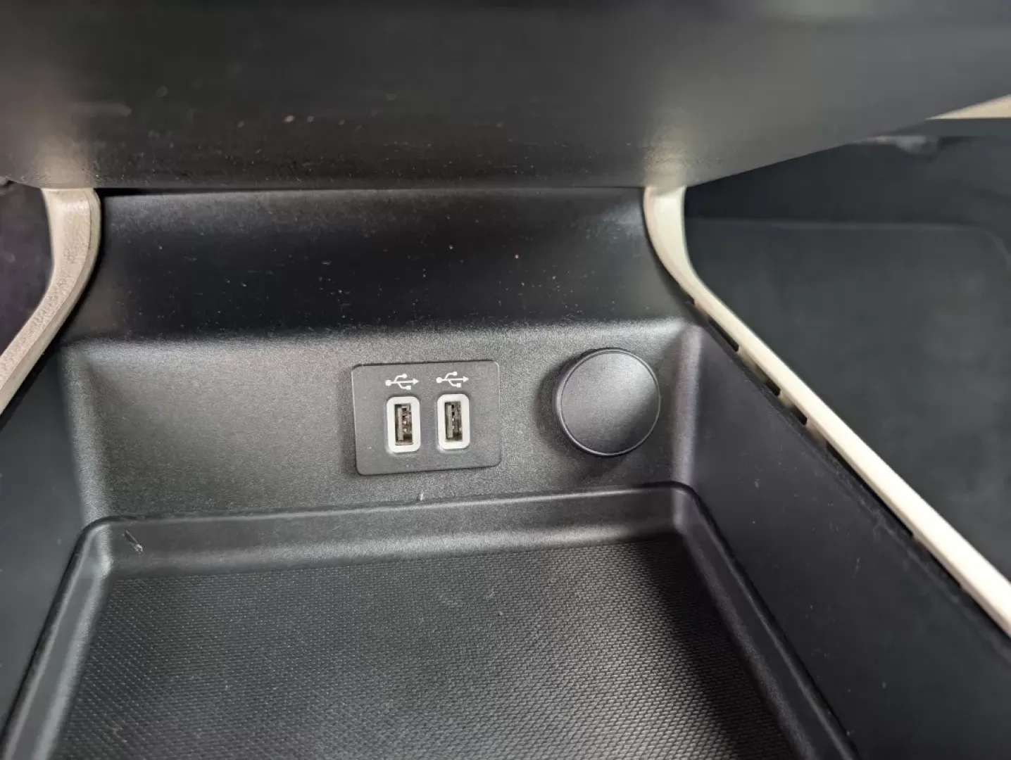 2019 Ford Fusion SE (3FA6P0HD6KR) with an Other engine, located at 5115 14th Ave., Columbus, GA, 31904, (706) 323-0345, 32.511494, -84.971046 - **Discover Your Next Adventure with the 2019 Ford Fusion SE at Gils Auto, Phenix City!**<br /> <br /> Are you searching for the perfect sedan that seamlessly combines style, comfort, and reliability? The 2019 Ford Fusion SE is your ideal companion for both daily commutes and weekend getaways. Whethe - Photo#13