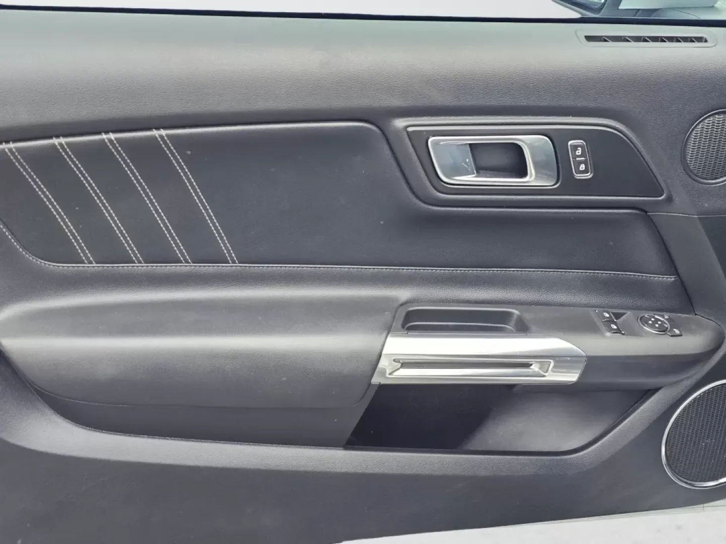 2019 Ford Mustang EcoBoost Premium (1FA6P8TH5K5) with an Other engine, located at 1430 Gateway Drive, Opelika, AL, 36801, (334) 239-0944, 32.637871, -85.409790 - 2019 Ford Mustang EcoBoost Premium - Photo#8