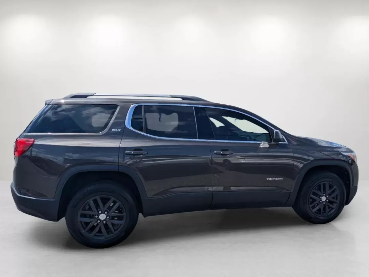 2019 /Cocoa/ Light Ash Gray GMC Acadia SLT (1GKKNMLS2KZ) with an Other engine, located at 804 22nd Ave, Phenix City, AL, 36870, (334) 297-1860, 32.484749, -85.024475 - Experience the perfect blend of style, space, and performance with the 2019 GMC Acadia SLT, now available at Gils Auto in Phenix City, AL. This Sport Utility Vehicle (SUV) isn't just a vehicle; it's a lifestyle upgrade, making it ideal for growing families, weekend adventurers, or anyone seeking a r - Photo#3