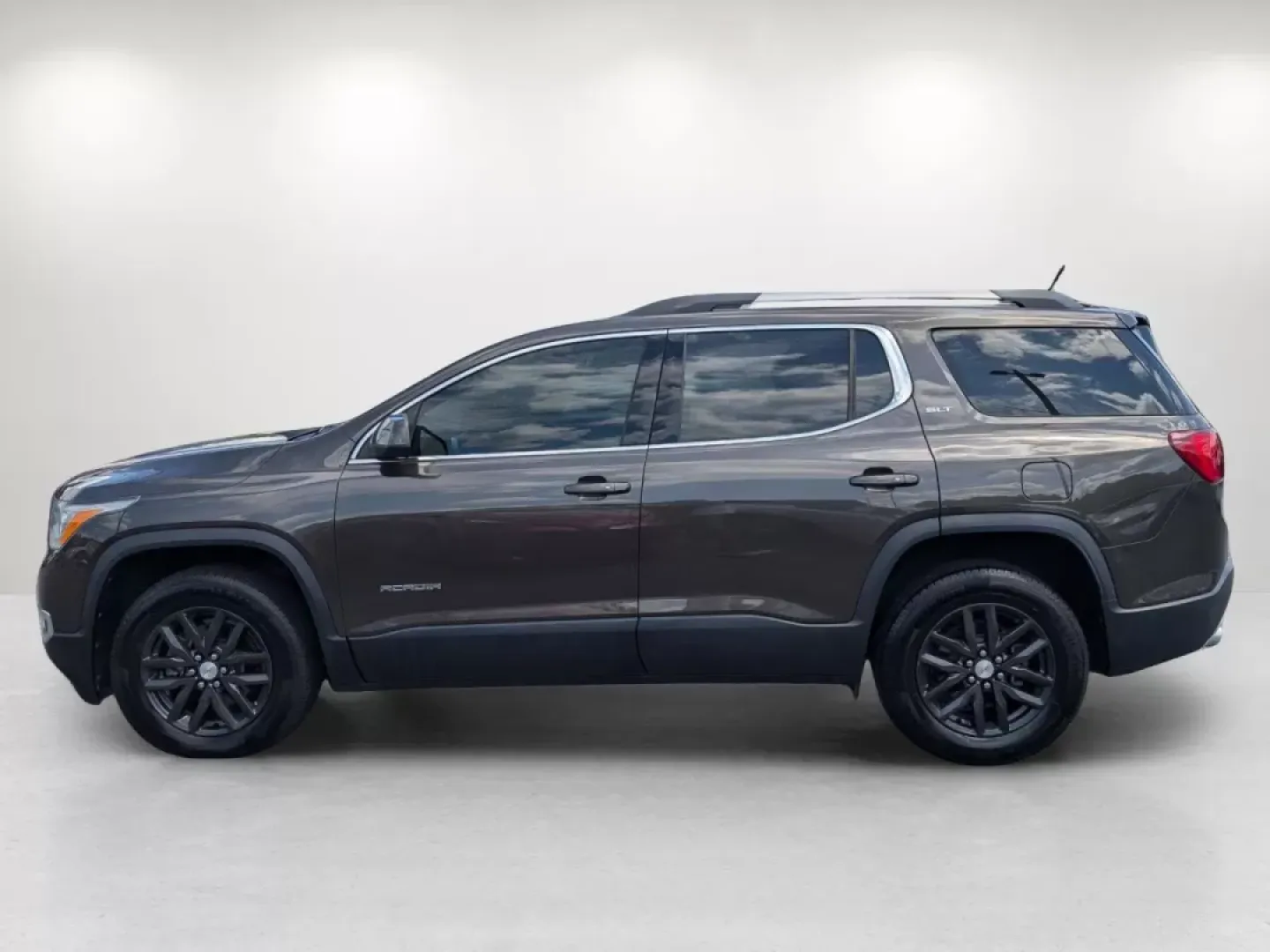 2019 /Cocoa/ Light Ash Gray GMC Acadia SLT (1GKKNMLS2KZ) with an Other engine, located at 804 22nd Ave, Phenix City, AL, 36870, (334) 297-1860, 32.484749, -85.024475 - Experience the perfect blend of style, space, and performance with the 2019 GMC Acadia SLT, now available at Gils Auto in Phenix City, AL. This Sport Utility Vehicle (SUV) isn't just a vehicle; it's a lifestyle upgrade, making it ideal for growing families, weekend adventurers, or anyone seeking a r - Photo#7