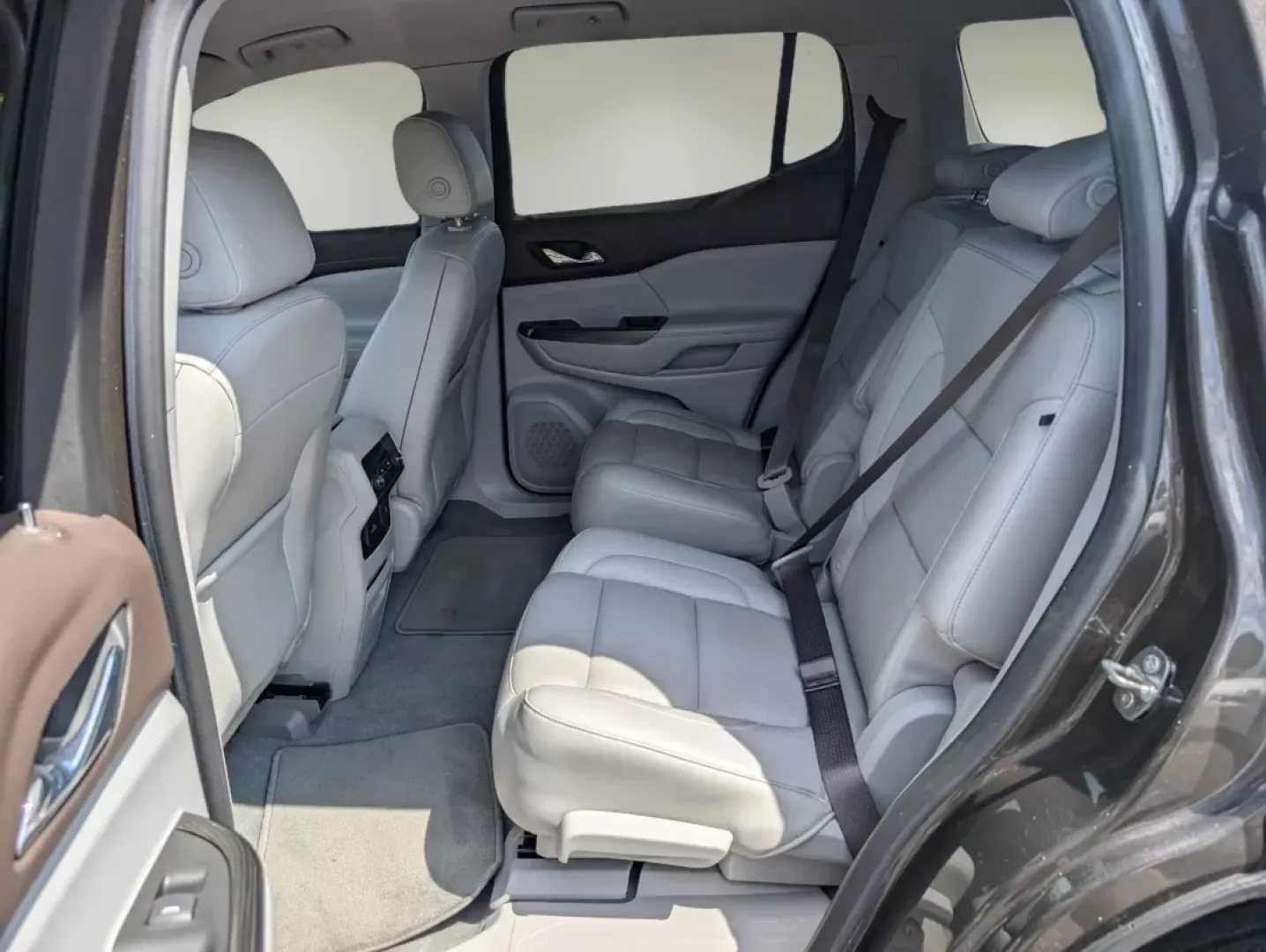 2019 /Cocoa/ Light Ash Gray GMC Acadia SLT (1GKKNMLS2KZ) with an Other engine, located at 804 22nd Ave, Phenix City, AL, 36870, (334) 297-1860, 32.484749, -85.024475 - Experience the perfect blend of style, space, and performance with the 2019 GMC Acadia SLT, now available at Gils Auto in Phenix City, AL. This Sport Utility Vehicle (SUV) isn't just a vehicle; it's a lifestyle upgrade, making it ideal for growing families, weekend adventurers, or anyone seeking a r - Photo#10