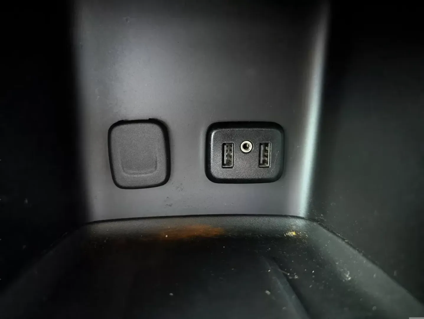 2019 /Cocoa/ Light Ash Gray GMC Acadia SLT (1GKKNMLS2KZ) with an Other engine, located at 804 22nd Ave, Phenix City, AL, 36870, (334) 297-1860, 32.484749, -85.024475 - Experience the perfect blend of style, space, and performance with the 2019 GMC Acadia SLT, now available at Gils Auto in Phenix City, AL. This Sport Utility Vehicle (SUV) isn't just a vehicle; it's a lifestyle upgrade, making it ideal for growing families, weekend adventurers, or anyone seeking a r - Photo#13