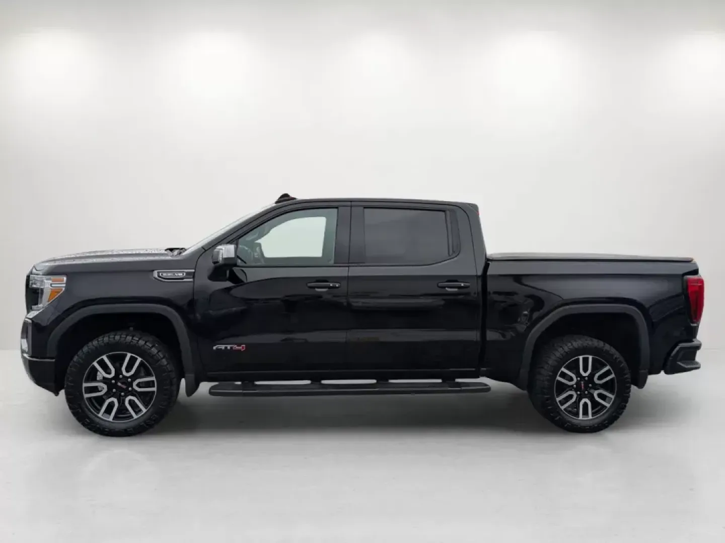 2019 /Jet Black with Kalahari accents GMC Sierra 1500 AT4 (3GTP9EED0KG) with an Gas V8 5.3L engine, 10-Speed Automatic transmission, located at 3959 U.S. 80 W, Phenix City, AL, 36870, (334) 297-4885, 32.469296, -85.135185 - Discover the exhilarating blend of power, style, and technology with this stunning 2019 GMC Sierra 1500 AT4, available now at Gils Auto in Phenix City, AL. Whether you're a weekend adventurer seeking thrilling off-road experiences or a practical individual looking for a reliable vehicle for your dai - Photo#7