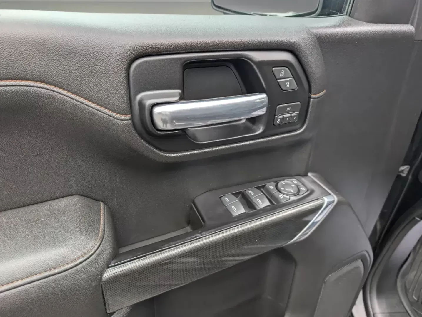 2019 /Jet Black with Kalahari accents GMC Sierra 1500 AT4 (3GTP9EED0KG) with an Gas V8 5.3L engine, 10-Speed Automatic transmission, located at 3959 U.S. 80 W, Phenix City, AL, 36870, (334) 297-4885, 32.469296, -85.135185 - Discover the exhilarating blend of power, style, and technology with this stunning 2019 GMC Sierra 1500 AT4, available now at Gils Auto in Phenix City, AL. Whether you're a weekend adventurer seeking thrilling off-road experiences or a practical individual looking for a reliable vehicle for your dai - Photo#8