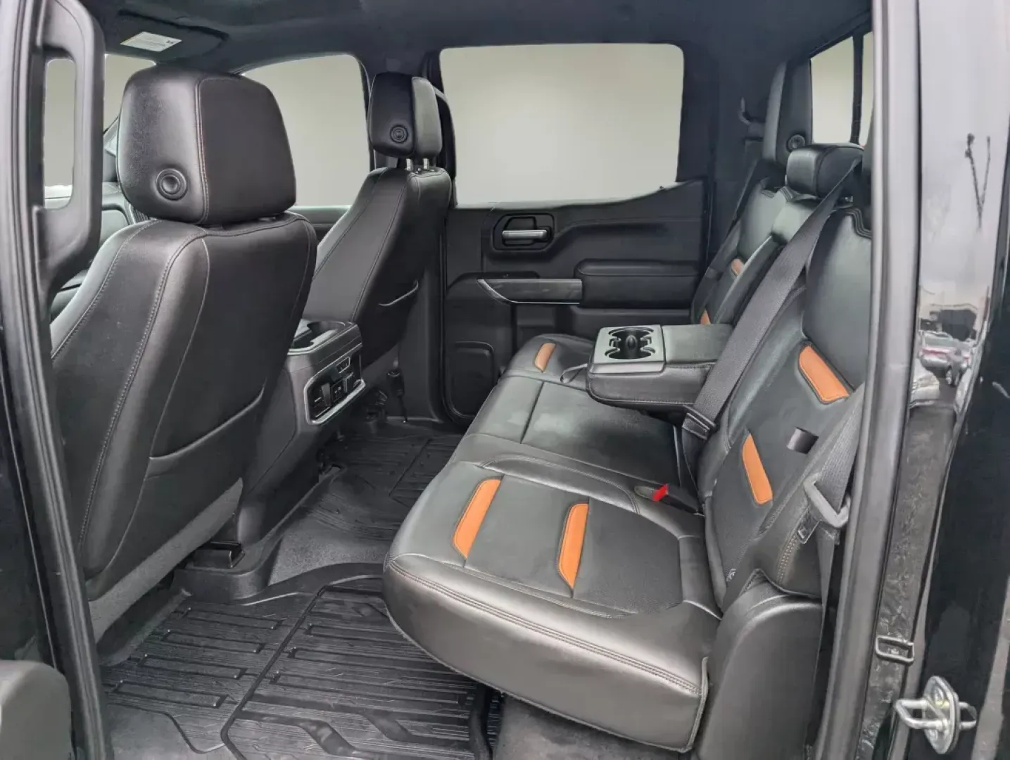 2019 /Jet Black with Kalahari accents GMC Sierra 1500 AT4 (3GTP9EED0KG) with an Gas V8 5.3L engine, 10-Speed Automatic transmission, located at 3959 U.S. 80 W, Phenix City, AL, 36870, (334) 297-4885, 32.469296, -85.135185 - Discover the exhilarating blend of power, style, and technology with this stunning 2019 GMC Sierra 1500 AT4, available now at Gils Auto in Phenix City, AL. Whether you're a weekend adventurer seeking thrilling off-road experiences or a practical individual looking for a reliable vehicle for your dai - Photo#10