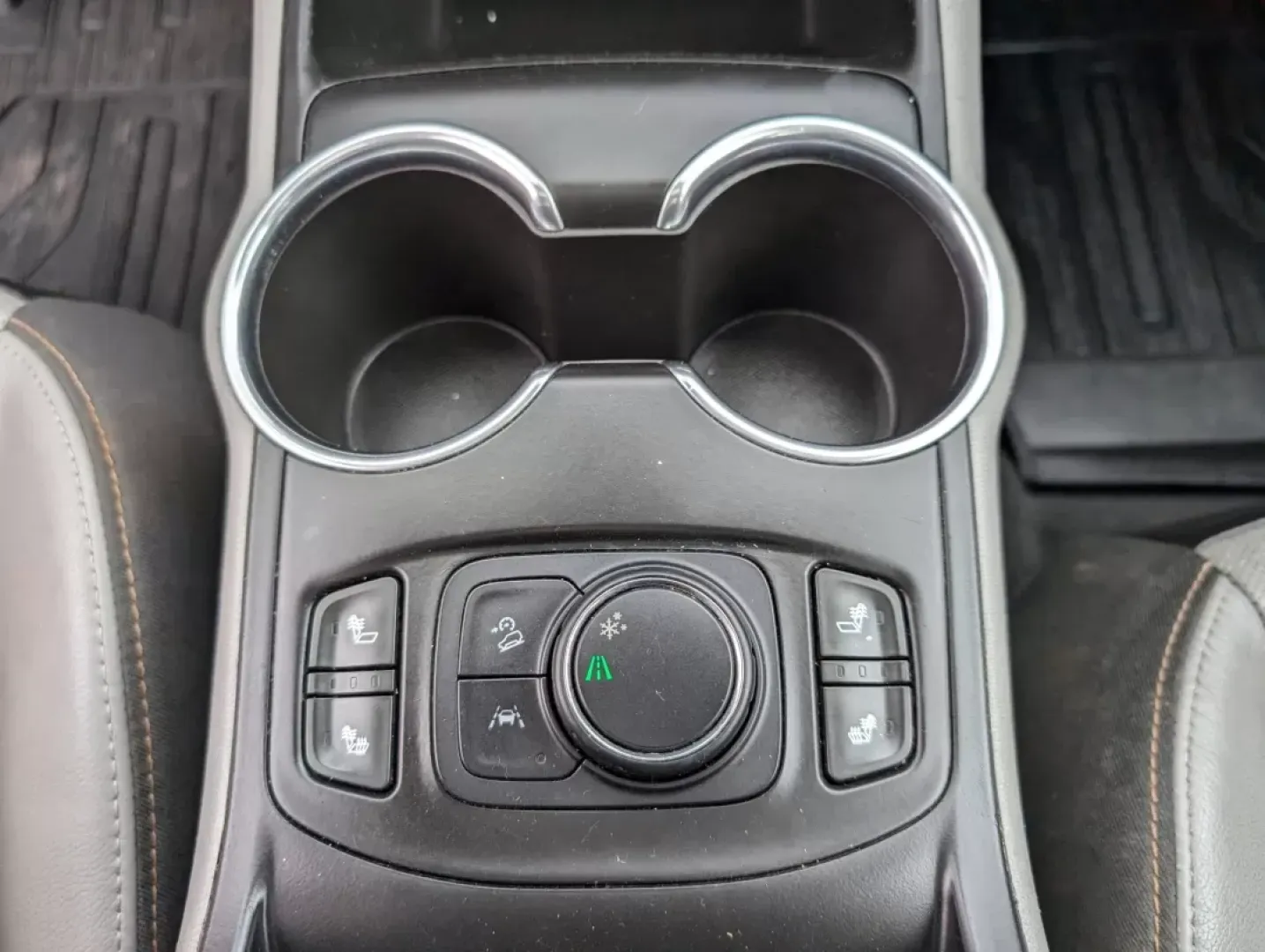 2019 /Medium Ash Gray/Jet Black GMC Terrain SLT (3GKALPEV9KL) with an Other engine, located at 5115 14th Ave., Columbus, GA, 31904, (706) 323-0345, 32.511494, -84.971046 - **Discover Your Perfect Adventure Companion: 2019 GMC Terrain SLT at Gils Auto - Columbus #2**<br /> <br /> Are you ready to elevate your family adventures, weekend getaways, or daily commutes? The 2019 GMC Terrain SLT is the ultimate sport utility vehicle (SUV) that seamlessly blends style, comfort - Photo#12