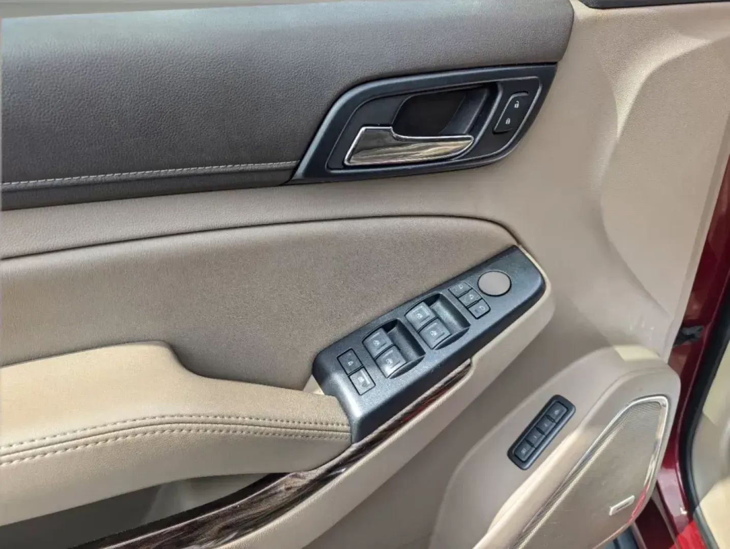 2019 /Cocoa/Dune GMC Yukon SLT (1GKS1BKC3KR) with an Gas V8 5.3L/325 engine, 6-Speed Automatic transmission, located at 5115 14th Ave., Columbus, GA, 31904, (706) 323-0345, 32.511494, -84.971046 - **Experience Adventure in the 2019 GMC Yukon SLT Perfect for Your Family Travels!**<br /> <br /> Are you ready to elevate your family road trips and weekend getaways? The 2019 GMC Yukon SLT is designed to offer unparalleled comfort, style, and technology, making it the ultimate SUV for growing fami - Photo#9