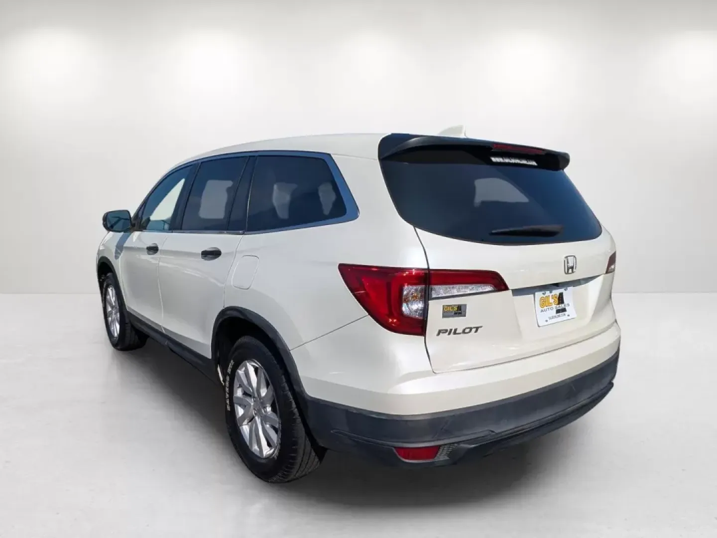 2019 Honda Pilot LX (5FNYF5H1XKB) with an Other engine, located at 5115 14th Ave., Columbus, GA, 31904, (706) 323-0345, 32.511494, -84.971046 - **Adventure Awaits with the 2019 Honda Pilot LX - Your Family SUV at Gils Auto!**<br /> <br /> Are you on the lookout for the perfect family vehicle that can handle daily commutes and weekend adventures alike? Look no further than the 2019 Honda Pilot LX, available now at Gils Auto in Phenix City, A - Photo#6