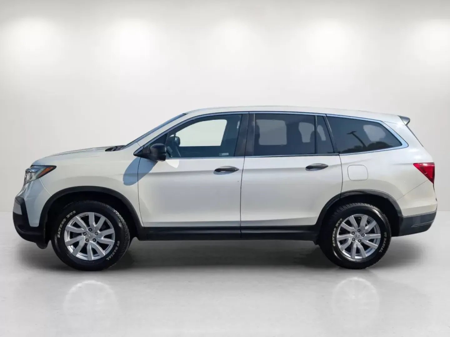 2019 Honda Pilot LX (5FNYF5H1XKB) with an Other engine, located at 5115 14th Ave., Columbus, GA, 31904, (706) 323-0345, 32.511494, -84.971046 - **Adventure Awaits with the 2019 Honda Pilot LX - Your Family SUV at Gils Auto!**<br /> <br /> Are you on the lookout for the perfect family vehicle that can handle daily commutes and weekend adventures alike? Look no further than the 2019 Honda Pilot LX, available now at Gils Auto in Phenix City, A - Photo#7
