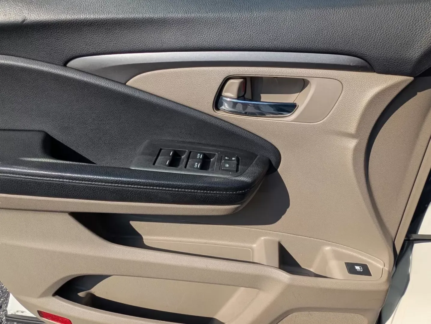 2019 Honda Pilot LX (5FNYF5H1XKB) with an Other engine, located at 5115 14th Ave., Columbus, GA, 31904, (706) 323-0345, 32.511494, -84.971046 - **Adventure Awaits with the 2019 Honda Pilot LX - Your Family SUV at Gils Auto!**<br /> <br /> Are you on the lookout for the perfect family vehicle that can handle daily commutes and weekend adventures alike? Look no further than the 2019 Honda Pilot LX, available now at Gils Auto in Phenix City, A - Photo#8