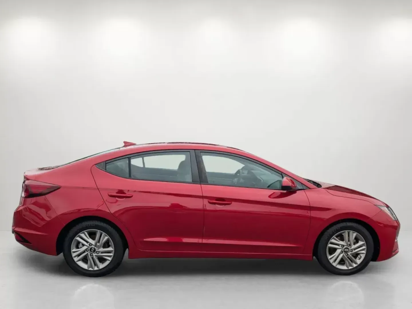 2019 /Gray Hyundai Elantra SEL (5NPD84LF3KH) with an Other engine, located at 7000 Northlake Connector, Columbus, GA, 31904, (706) 987-8085, 32.524975, -84.978134 - **Discover Your Next Adventure with the 2019 Hyundai Elantra SEL at Gils Auto - Columbus #2!**<br /> <br /> Are you searching for a reliable and stylish sedan perfect for everyday commutes, weekend getaways, or family outings? Look no further than the stunning **2019 Hyundai Elantra SEL** available - Photo#3