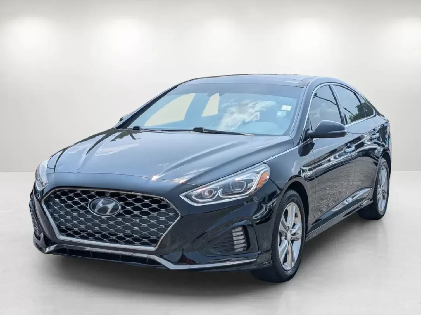 2019 /Beige Hyundai Sonata Limited (5NPE34AF6KH) with an Regular Unleaded I-4 2.4 L/144 engine, 6-Speed Automatic w/OD transmission, located at 3959 U.S. 80 W, Phenix City, AL, 36870, (334) 297-4885, 32.469296, -85.135185 - 2019 Hyundai Sonata Limited - Photo#1