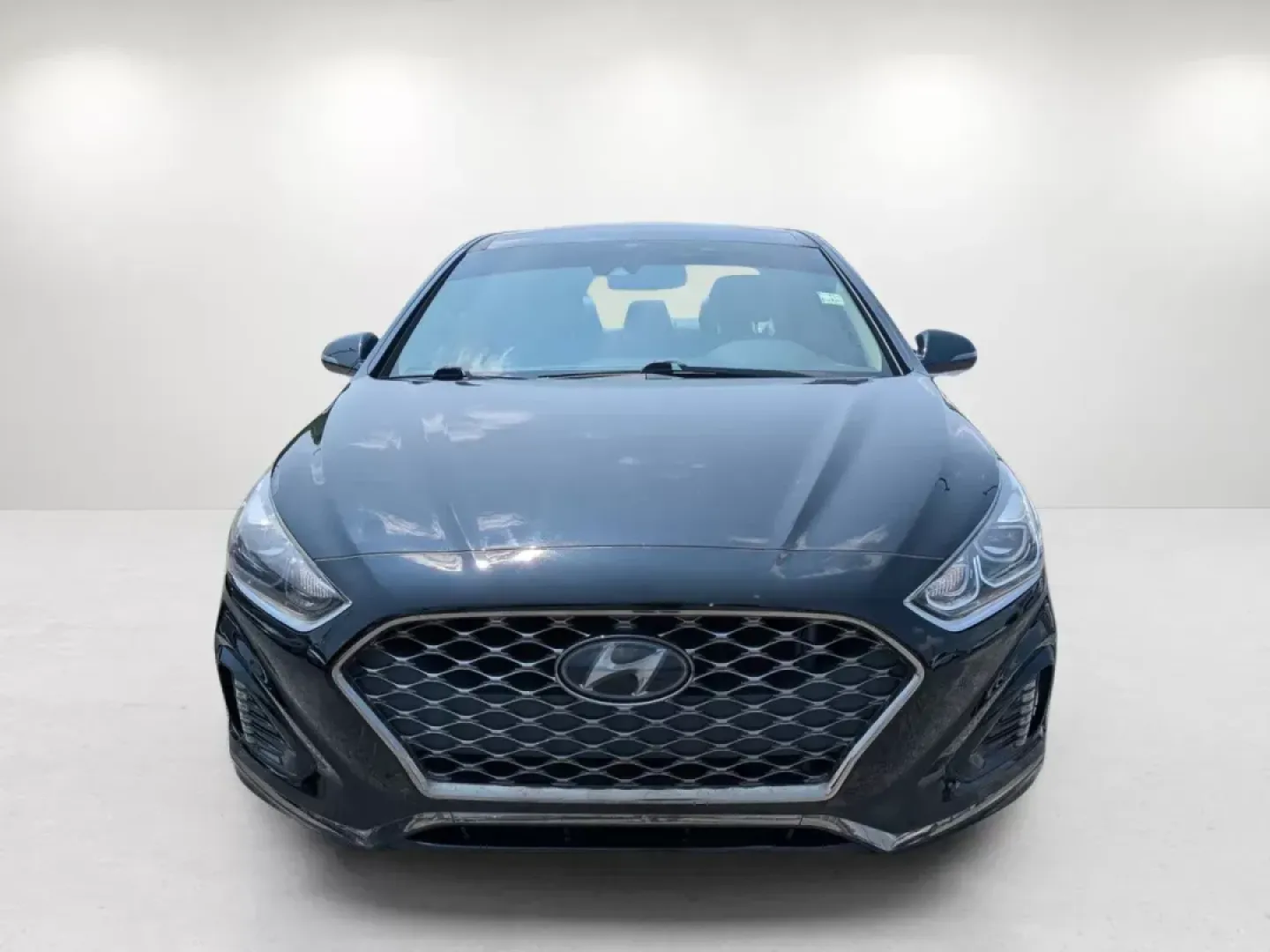 2019 /Beige Hyundai Sonata Limited (5NPE34AF6KH) with an Regular Unleaded I-4 2.4 L/144 engine, 6-Speed Automatic w/OD transmission, located at 3959 U.S. 80 W, Phenix City, AL, 36870, (334) 297-4885, 32.469296, -85.135185 - 2019 Hyundai Sonata Limited - Photo#2