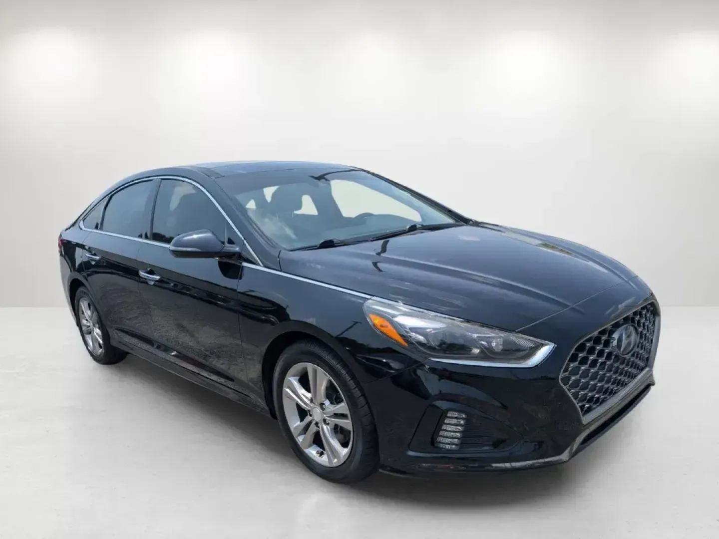 2019 /Beige Hyundai Sonata Limited (5NPE34AF6KH) with an Regular Unleaded I-4 2.4 L/144 engine, 6-Speed Automatic w/OD transmission, located at 3959 U.S. 80 W, Phenix City, AL, 36870, (334) 297-4885, 32.469296, -85.135185 - 2019 Hyundai Sonata Limited - Photo#3