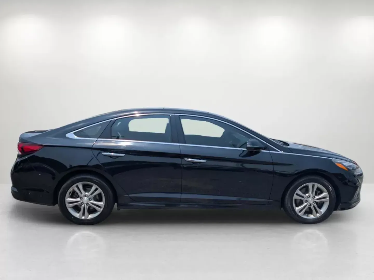 2019 /Beige Hyundai Sonata Limited (5NPE34AF6KH) with an Regular Unleaded I-4 2.4 L/144 engine, 6-Speed Automatic w/OD transmission, located at 3959 U.S. 80 W, Phenix City, AL, 36870, (334) 297-4885, 32.469296, -85.135185 - 2019 Hyundai Sonata Limited - Photo#4