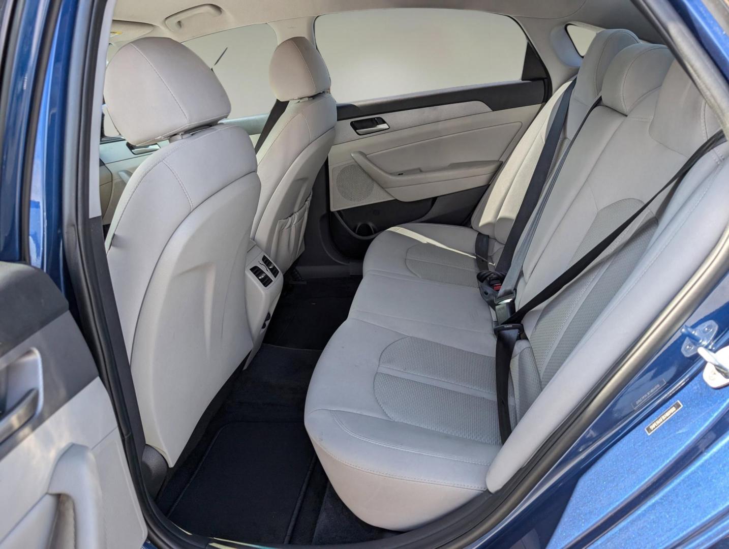 2019 /Gray Hyundai Sonata SEL (5NPE34AF3KH) with an Regular Unleaded I-4 2.4 L/144 engine, 6-Speed Automatic w/OD transmission, located at 521 Old Farm Lane Rd, Prattville, AL, 36066, (334) 325-1505, 32.482460, -86.416367 - 2019 Hyundai Sonata SEL - Photo#10