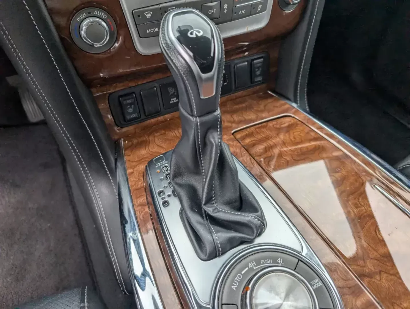 2019 /Graphite Infiniti QX80 LUXE (JN8AZ2NE9K9) with an Premium Unleaded V-8 5.6 L/339 engine, 7-Speed Automatic w/OD transmission, located at 521 Old Farm Lane Rd, Prattville, AL, 36066, (334) 325-1505, 32.482460, -86.416367 - **Discover Unmatched Luxury and Versatility with the 2019 Infiniti QX80 at Gils Auto - Prattville!**<br /> <br /> Are you ready to elevate your driving experience? The 2019 Infiniti QX80 is not just a vehicle; it's a lifestyle choice for those who value luxury, space, and performance. Perfect for gr - Photo#14