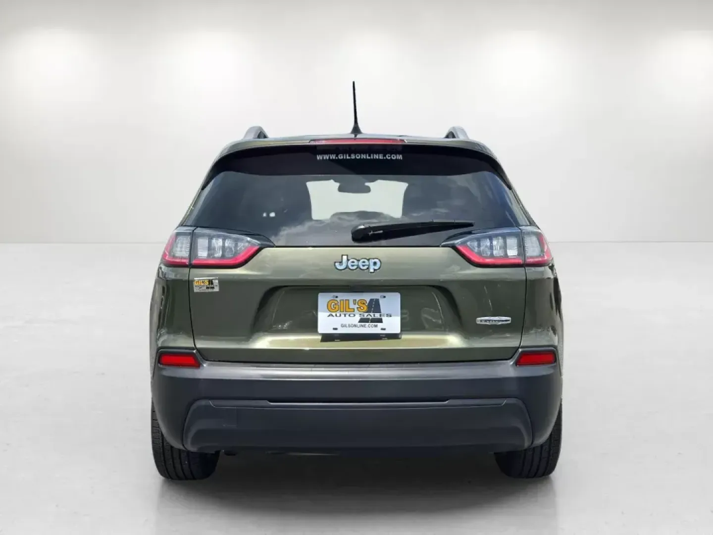 2019 /Lt Frost Beige/Black Jeep Cherokee Latitude (1C4PJLCB1KD) with an Other engine, located at 1430 Gateway Drive, Opelika, AL, 36801, (334) 239-0944, 32.637871, -85.409790 - Are you ready for the perfect blend of adventure and everyday practicality? Look no further than the 2019 Jeep Cherokee Latitude, now available at Gils Auto in Opelika, AL. This sporty utility crossover effortlessly combines style, comfort, and performance, making it the ideal vehicle for busy famil - Photo#5