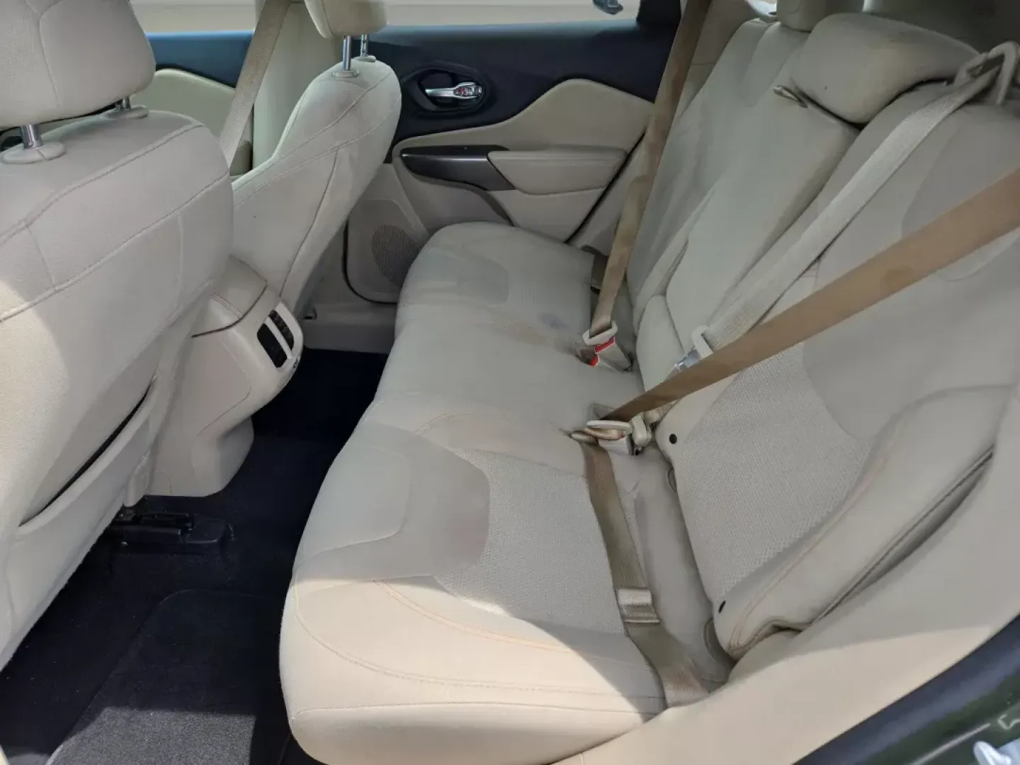 2019 /Lt Frost Beige/Black Jeep Cherokee Latitude (1C4PJLCB1KD) with an Other engine, located at 1430 Gateway Drive, Opelika, AL, 36801, (334) 239-0944, 32.637871, -85.409790 - Are you ready for the perfect blend of adventure and everyday practicality? Look no further than the 2019 Jeep Cherokee Latitude, now available at Gils Auto in Opelika, AL. This sporty utility crossover effortlessly combines style, comfort, and performance, making it the ideal vehicle for busy famil - Photo#12