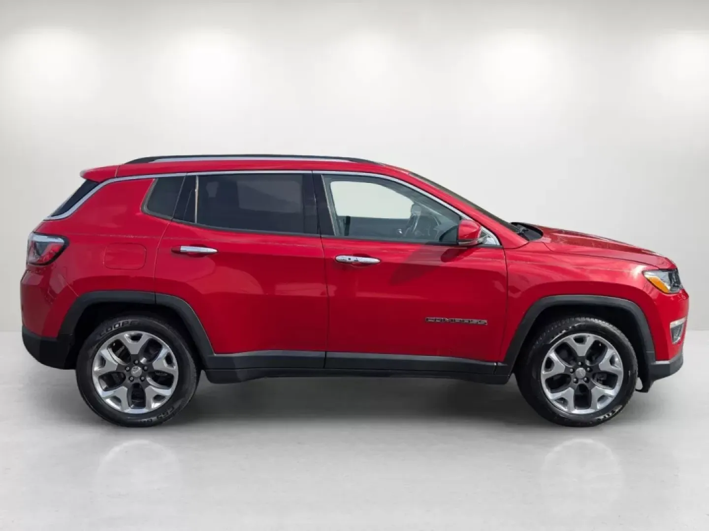 2019 /Black Jeep Compass Limited (3C4NJCCB7KT) with an Other engine, located at 3959 U.S. 80 W, Phenix City, AL, 36870, (334) 297-4885, 32.469296, -85.135185 - ### Experience Adventure and Comfort with the 2019 Jeep Compass Limited at Gils Auto<br /> <br /> Are you ready to embrace the open road and create unforgettable memories with family and friends? The 2019 Jeep Compass Limited, now available at Gils Auto in Phenix City, AL, is the perfect companion f - Photo#4