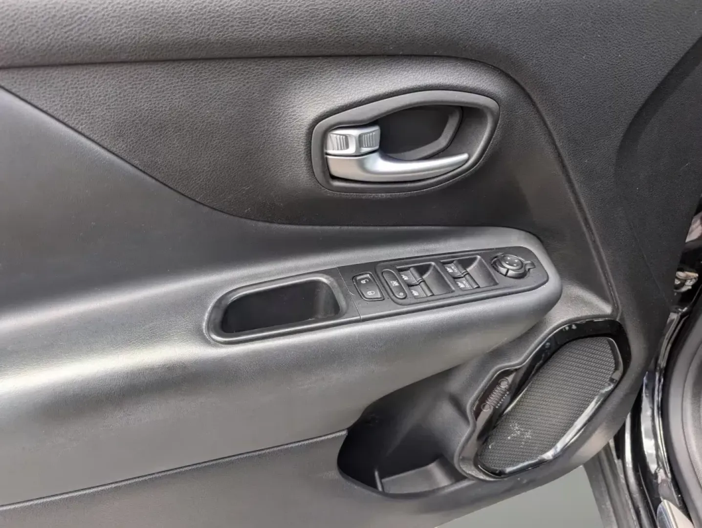 2019 /Black Jeep Renegade Altitude (ZACNJABB8KP) with an Other engine, located at 3959 U.S. 80 W, Phenix City, AL, 36870, (334) 297-4885, 32.469296, -85.135185 - **Discover Adventure with the 2019 Jeep Renegade Altitude at Gils Auto - Phenix City**<br /> <br /> Are you ready to elevate your driving experience? Whether you're a weekend adventurer, a busy commuter, or a growing family seeking reliability and style, the 2019 Jeep Renegade Altitude is the perfec - Photo#8
