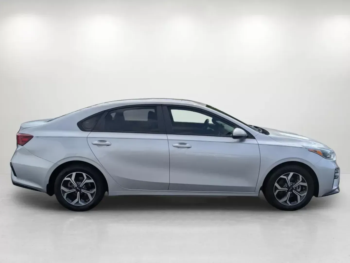 2019 /Black Kia Forte LXS (3KPF24AD9KE) with an Regular Unleaded I-4 2.0 L/122 engine, 1-Speed CVT w/OD transmission, located at 5115 14th Ave., Columbus, GA, 31904, (706) 323-0345, 32.511494, -84.971046 - 2019 Kia Forte LXS - Photo#3