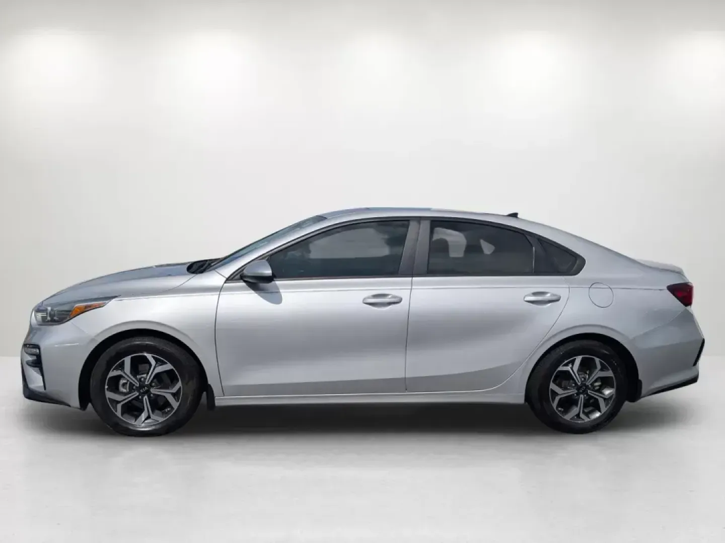 2019 /Black Kia Forte LXS (3KPF24AD9KE) with an Regular Unleaded I-4 2.0 L/122 engine, 1-Speed CVT w/OD transmission, located at 5115 14th Ave., Columbus, GA, 31904, (706) 323-0345, 32.511494, -84.971046 - 2019 Kia Forte LXS - Photo#7