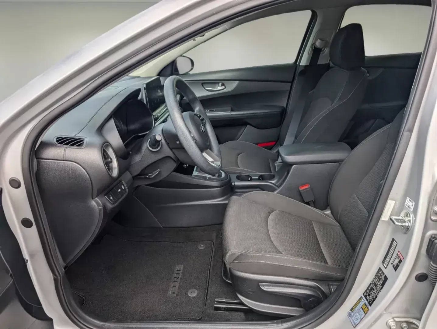 2019 /Black Kia Forte LXS (3KPF24AD9KE) with an Regular Unleaded I-4 2.0 L/122 engine, 1-Speed CVT w/OD transmission, located at 5115 14th Ave., Columbus, GA, 31904, (706) 323-0345, 32.511494, -84.971046 - 2019 Kia Forte LXS - Photo#9