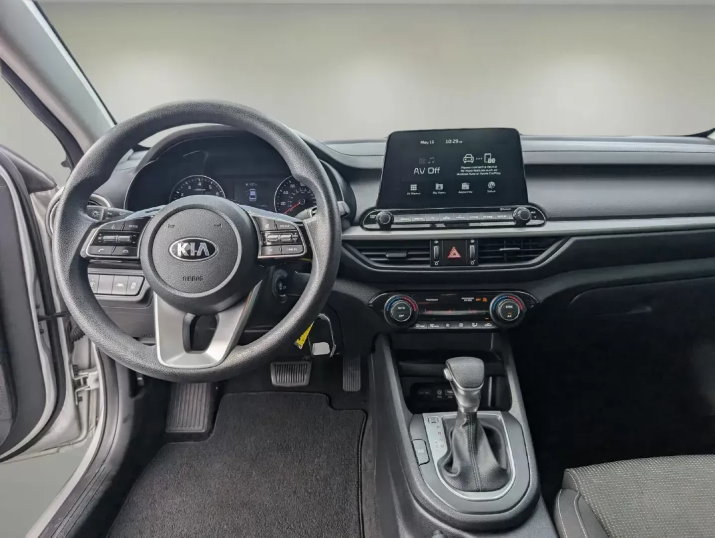 2019 /Black Kia Forte LXS (3KPF24AD9KE) with an Regular Unleaded I-4 2.0 L/122 engine, 1-Speed CVT w/OD transmission, located at 5115 14th Ave., Columbus, GA, 31904, (706) 323-0345, 32.511494, -84.971046 - 2019 Kia Forte LXS - Photo#11