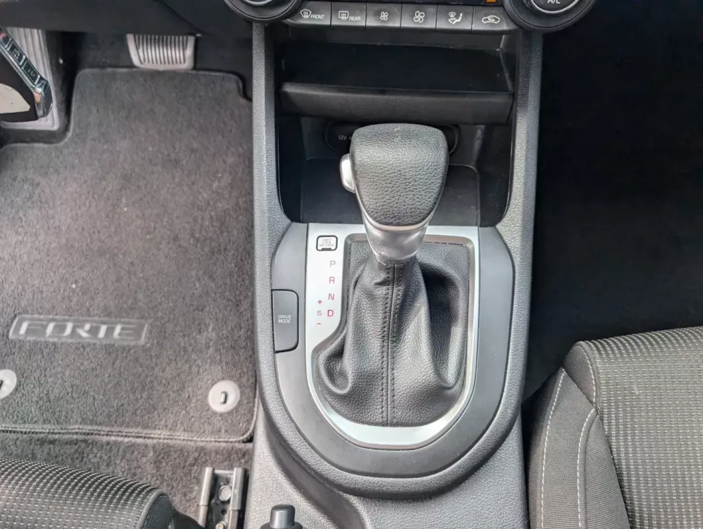 2019 /Black Kia Forte LXS (3KPF24AD9KE) with an Regular Unleaded I-4 2.0 L/122 engine, 1-Speed CVT w/OD transmission, located at 5115 14th Ave., Columbus, GA, 31904, (706) 323-0345, 32.511494, -84.971046 - 2019 Kia Forte LXS - Photo#13