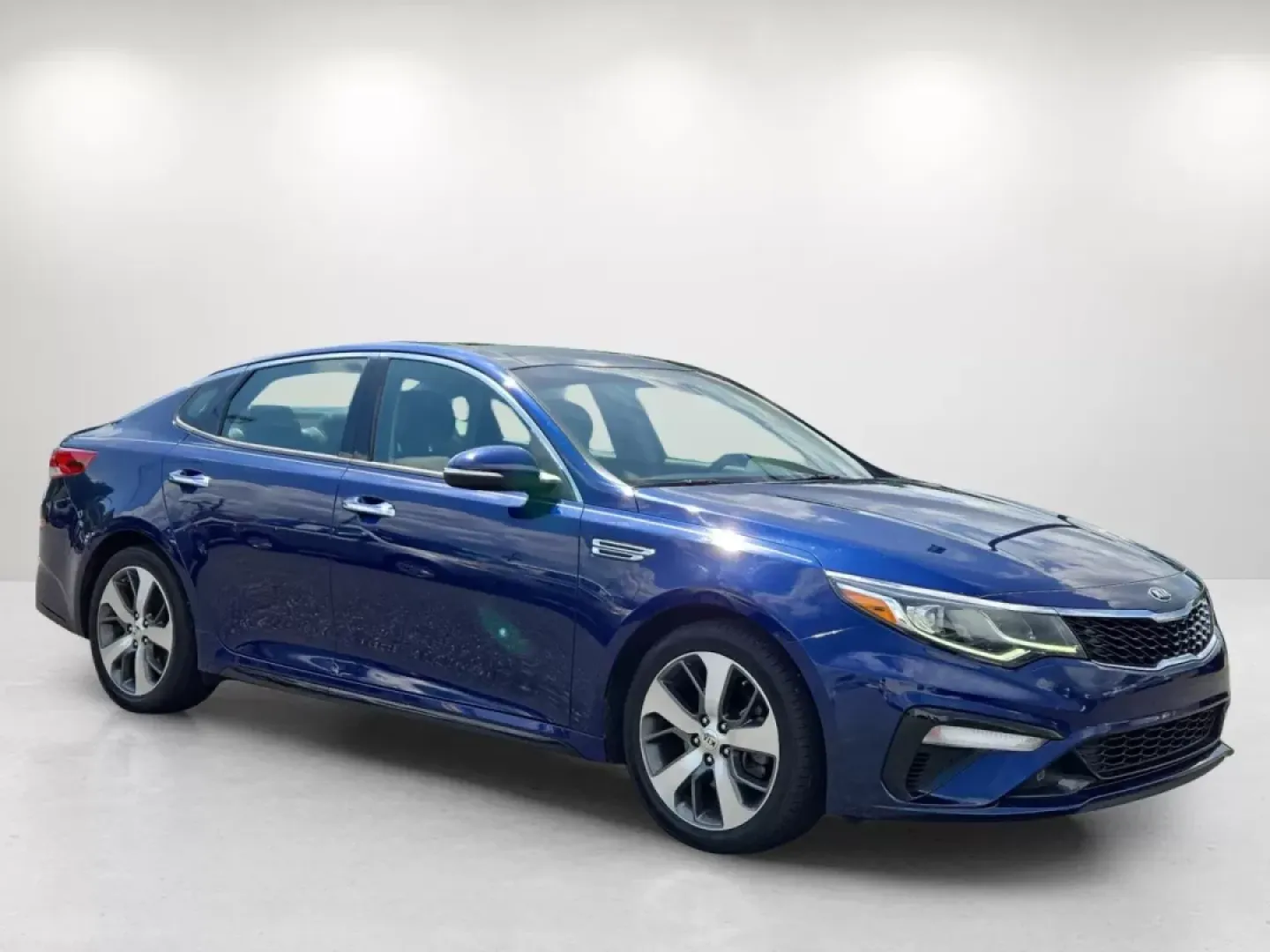 2019 /Black Kia Optima S (5XXGT4L33KG) with an Other engine, located at 3959 U.S. 80 W, Phenix City, AL, 36870, (334) 297-4885, 32.469296, -85.135185 - **Discover Your Next Adventure with the 2019 Kia Optima at Gils Auto - Columbus!**<br /> <br /> Are you ready to elevate your daily commute or family road trips? The 2019 Kia Optima is the perfect blend of style, comfort, and functionality, making it an ideal choice for growing families, busy profes - Photo#2