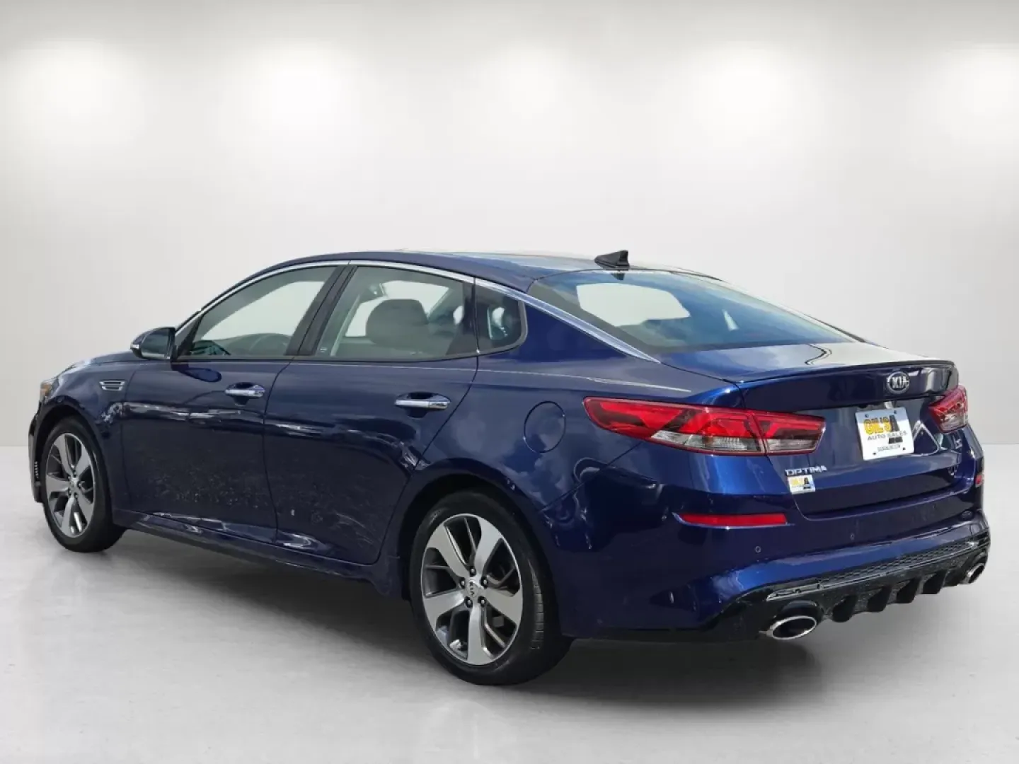 2019 /Black Kia Optima S (5XXGT4L33KG) with an Other engine, located at 3959 U.S. 80 W, Phenix City, AL, 36870, (334) 297-4885, 32.469296, -85.135185 - **Discover Your Next Adventure with the 2019 Kia Optima at Gils Auto - Columbus!**<br /> <br /> Are you ready to elevate your daily commute or family road trips? The 2019 Kia Optima is the perfect blend of style, comfort, and functionality, making it an ideal choice for growing families, busy profes - Photo#6