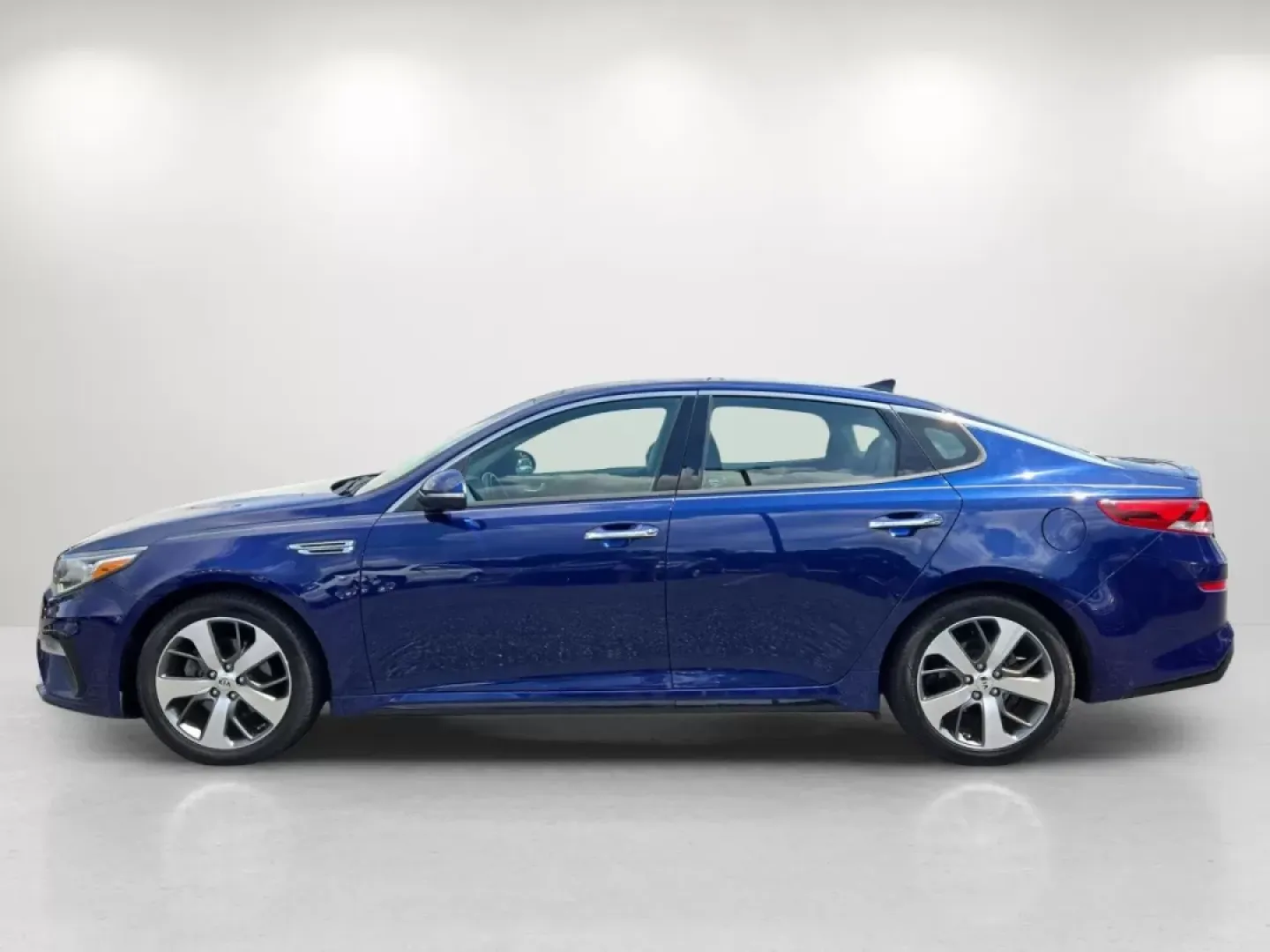 2019 /Black Kia Optima S (5XXGT4L33KG) with an Other engine, located at 3959 U.S. 80 W, Phenix City, AL, 36870, (334) 297-4885, 32.469296, -85.135185 - **Discover Your Next Adventure with the 2019 Kia Optima at Gils Auto - Columbus!**<br /> <br /> Are you ready to elevate your daily commute or family road trips? The 2019 Kia Optima is the perfect blend of style, comfort, and functionality, making it an ideal choice for growing families, busy profes - Photo#7