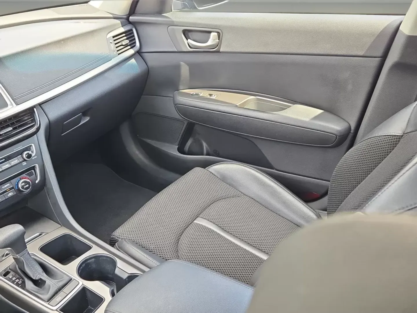 2019 /Black Kia Optima S (5XXGT4L33KG) with an Other engine, located at 3959 U.S. 80 W, Phenix City, AL, 36870, (334) 297-4885, 32.469296, -85.135185 - **Discover Your Next Adventure with the 2019 Kia Optima at Gils Auto - Columbus!**<br /> <br /> Are you ready to elevate your daily commute or family road trips? The 2019 Kia Optima is the perfect blend of style, comfort, and functionality, making it an ideal choice for growing families, busy profes - Photo#14
