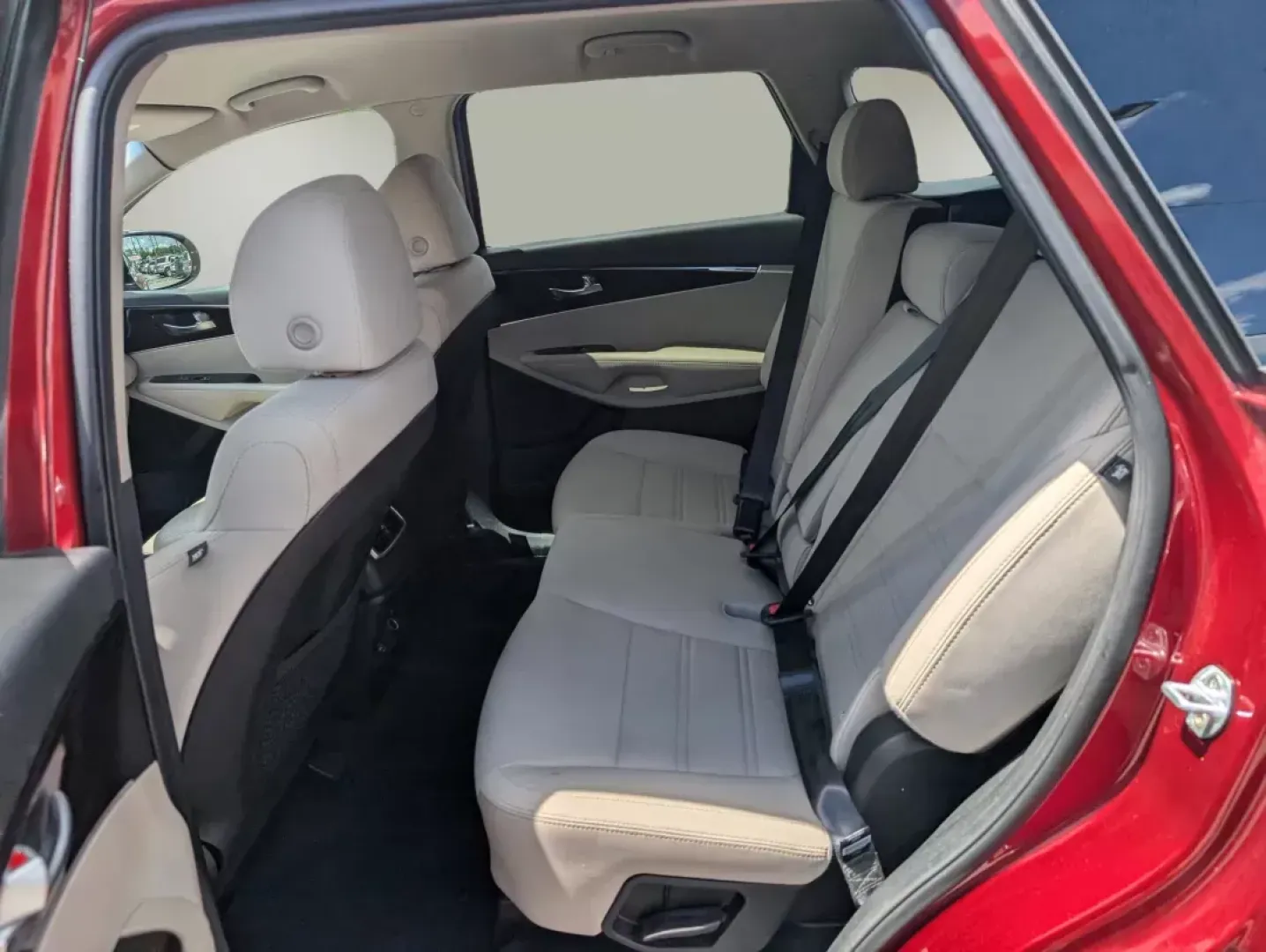 2019 /Stone Beige Kia Sorento LX (5XYPG4A31KG) with an Other engine, located at 5115 14th Ave., Columbus, GA, 31904, (706) 323-0345, 32.511494, -84.971046 - **Discover Adventure and Comfort with the 2019 Kia Sorento LX at Gils Auto in Columbus, GA!**<br /> <br /> Looking for an SUV that balances style, practicality, and performance? Whether you're commuting to work, running errands, or planning a family road trip, the 2019 Kia Sorento LX is the ideal ch - Photo#10