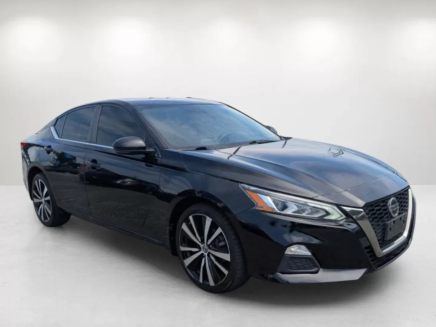 2019 Super Black /Sport Nissan Altima 2.5 SR (1N4BL4CW1KN) with an Other engine, located at 5115 14th Ave., Columbus, GA, 31904, (706) 323-0345, 32.511494, -84.971046 - **Elevate Your Driving Experience with the 2019 Nissan Altima 2.5 SR at Gils Auto - Columbus!**<br /> <br /> Are you in the market for a vehicle that combines sleek style with dependable performance? Look no further than this stunning 2019 Nissan Altima 2.5 SR, perfect for growing families, daily co - Photo#2