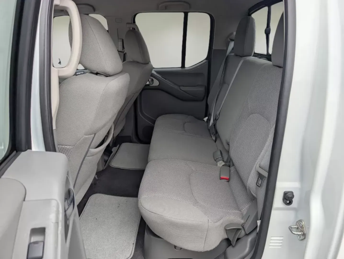 2019 /Steel Nissan Frontier SV (1N6AD0ER7KN) with an Other engine, located at 1430 Gateway Drive, Opelika, AL, 36801, (334) 239-0944, 32.637871, -85.409790 - Are you searching for the perfect vehicle to enhance your active lifestyle? Look no further than the 2019 Nissan Frontier SV, a rugged and reliable crew cab pickup that's ready for anything-from weekend getaways to daily commutes. Available at Gils Auto, a trusted Buy Here Pay Here dealership locate - Photo#9