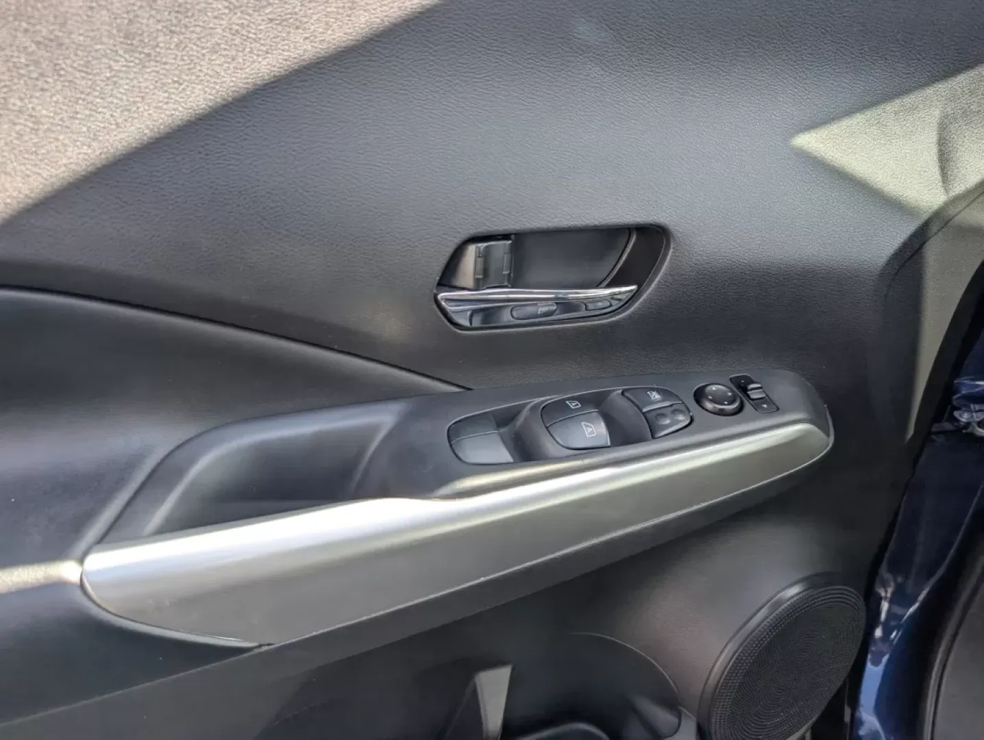 2019 /Charcoal Nissan Kicks SR (3N1CP5CU1KL) with an Other engine, located at 7000 Northlake Connector, Columbus, GA, 31904, (706) 987-8085, 32.524975, -84.978134 - Looking for a compact SUV that fits your active lifestyle and offers a blend of style and functionality? Look no further than the 2019 Nissan Kicks SR, now available at Gils Auto, your trusted Buy Here Pay Here dealership located at 521 Old Farm Lane Rd, Prattville, AL 36066. With a spacious interio - Photo#8