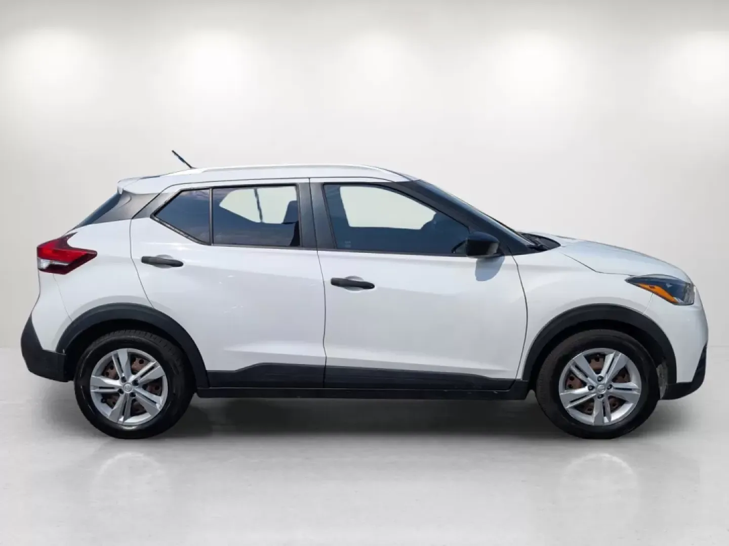 2019 /Charcoal Nissan Kicks S (3N1CP5CU2KL) with an Other engine, located at 5115 14th Ave., Columbus, GA, 31904, (706) 323-0345, 32.511494, -84.971046 - If you're in the market for a versatile and stylish SUV that perfectly complements your active lifestyle, look no further than this 2019 Nissan Kicks S, available at Gils Auto in Phenix City, AL. This charming vehicle is not just about aesthetics; it's tailored for those who crave adventure while en - Photo#3