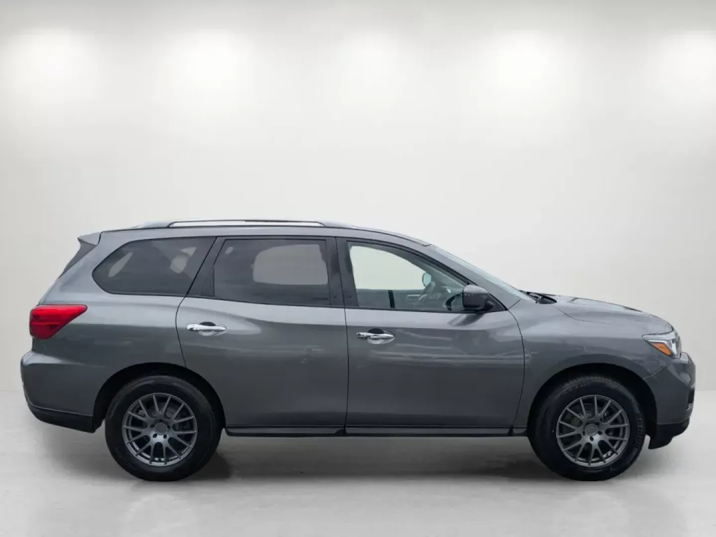 2019 /Charcoal Nissan Pathfinder SV (5N1DR2MM4KC) with an Regular Unleaded V-6 3.5 L/213 engine, 1-Speed CVT w/OD transmission, located at 7000 Northlake Connector, Columbus, GA, 31904, (706) 987-8085, 32.524975, -84.978134 - **Discover Adventure with the 2019 Nissan Pathfinder SV at Gils Auto - Columbus #2!** <br /> <br /> Are you ready to embark on unforgettable family road trips or weekend adventures? The 2019 Nissan Pathfinder SV is your perfect companion, combining spaciousness, comfort, and advanced technology to e - Photo#3