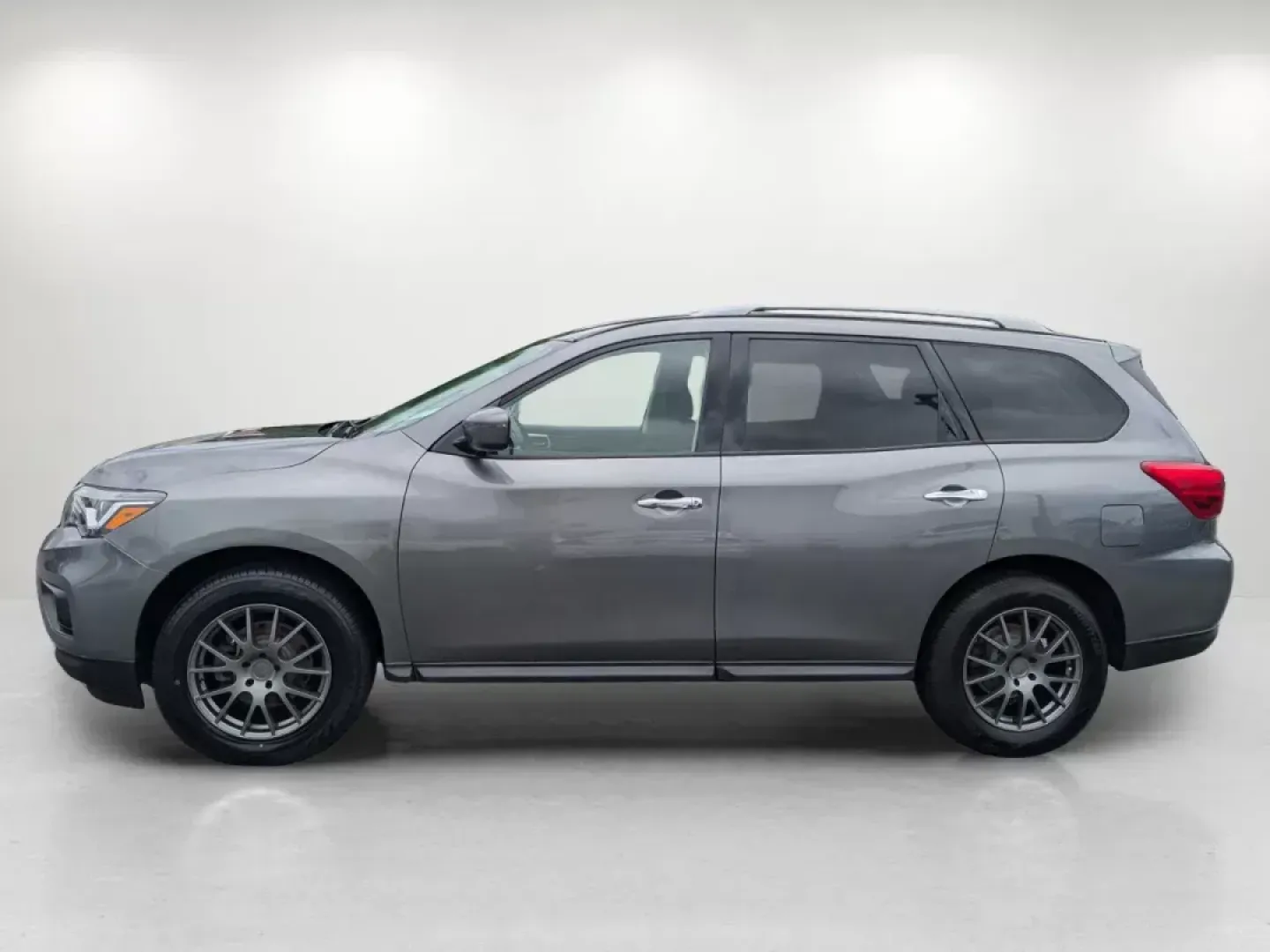 2019 /Charcoal Nissan Pathfinder SV (5N1DR2MM4KC) with an Regular Unleaded V-6 3.5 L/213 engine, 1-Speed CVT w/OD transmission, located at 7000 Northlake Connector, Columbus, GA, 31904, (706) 987-8085, 32.524975, -84.978134 - **Discover Adventure with the 2019 Nissan Pathfinder SV at Gils Auto - Columbus #2!** <br /> <br /> Are you ready to embark on unforgettable family road trips or weekend adventures? The 2019 Nissan Pathfinder SV is your perfect companion, combining spaciousness, comfort, and advanced technology to e - Photo#7